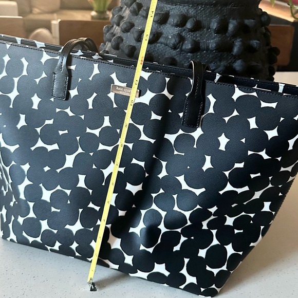 NWOT. Kate Spade tote - Picture 9 of 10